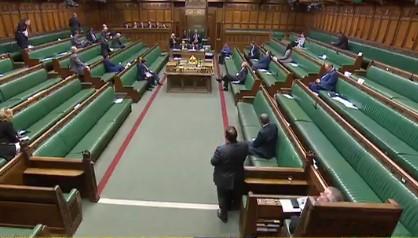 Britanski parlament prokišnjava: Prekinuta sjednica o Brexitu