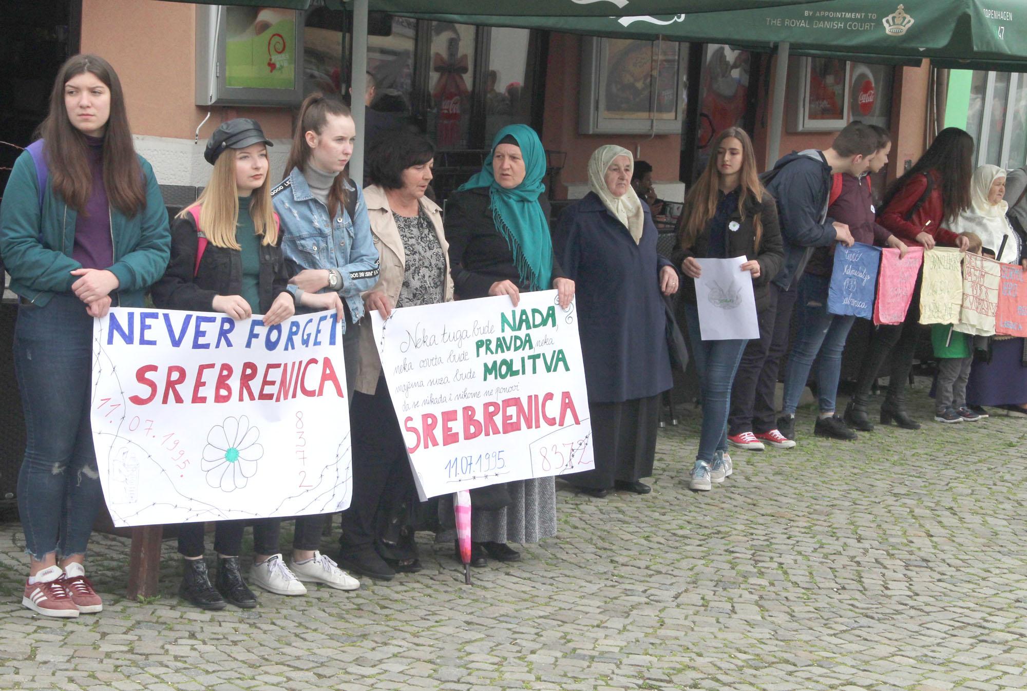 Mimohod majki Srebrenice  u Tuzli - Avaz