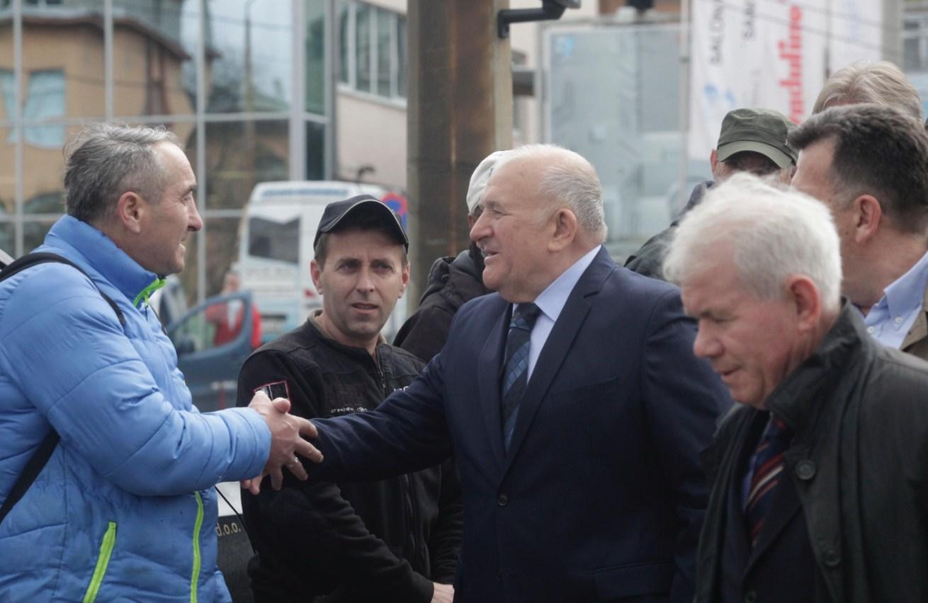 Brojni građani ispred Suda BiH kao podrška generalu - Avaz