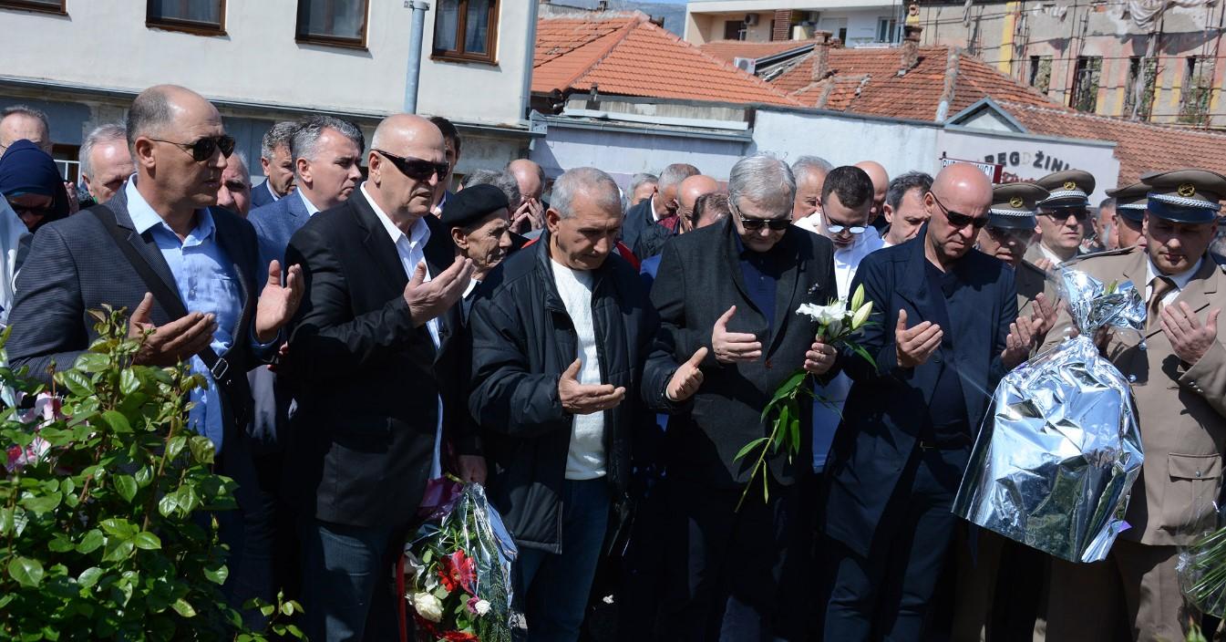 Ratni komandanti odali su počast šehidima - Avaz