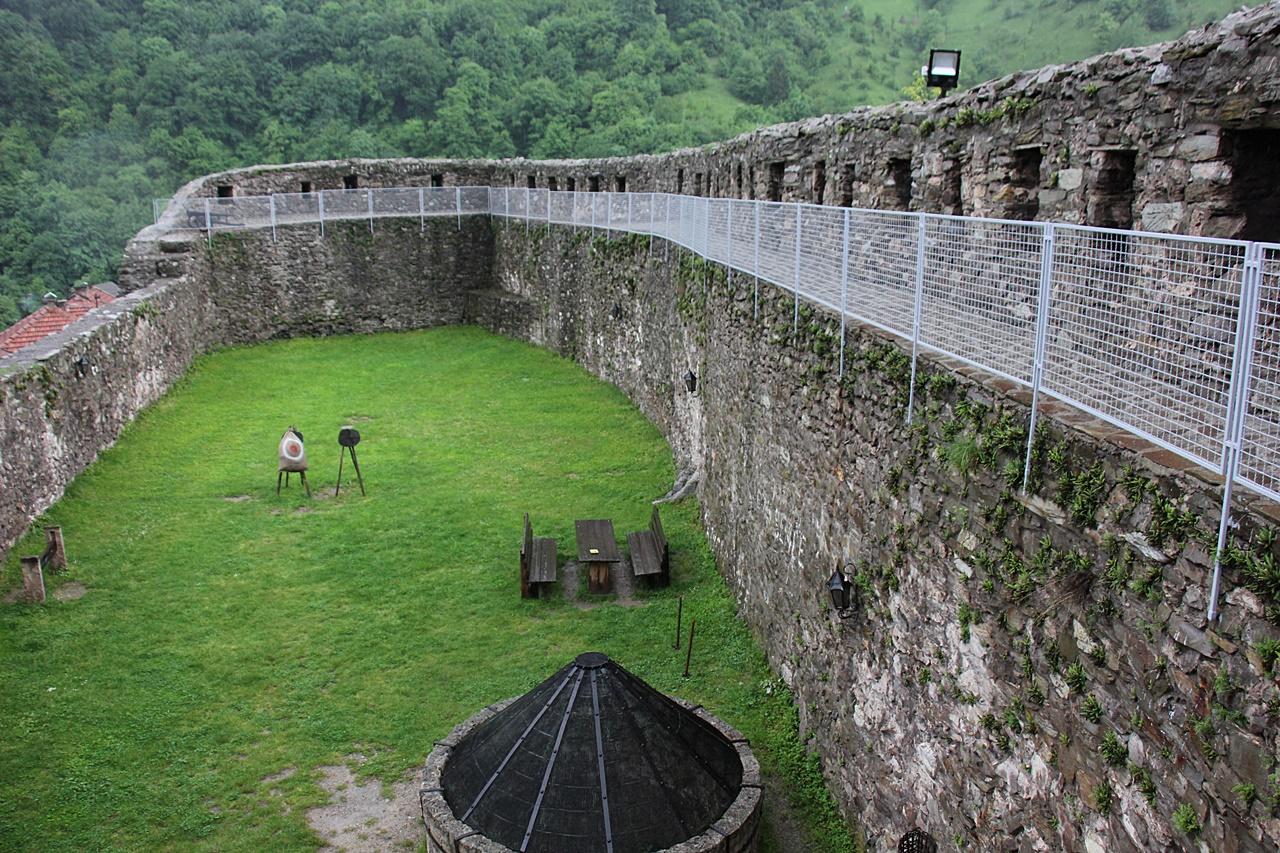 Umjesto da bude turistička atrakcija, Vranduk prazan