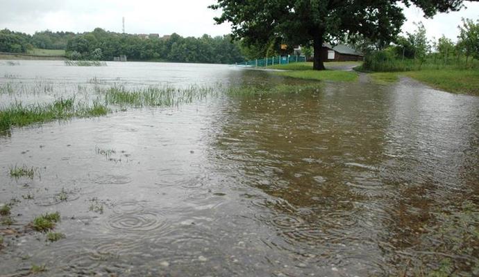 Upozoravajući video: Evo šta nikako ne smijete raditi u slučaju poplava