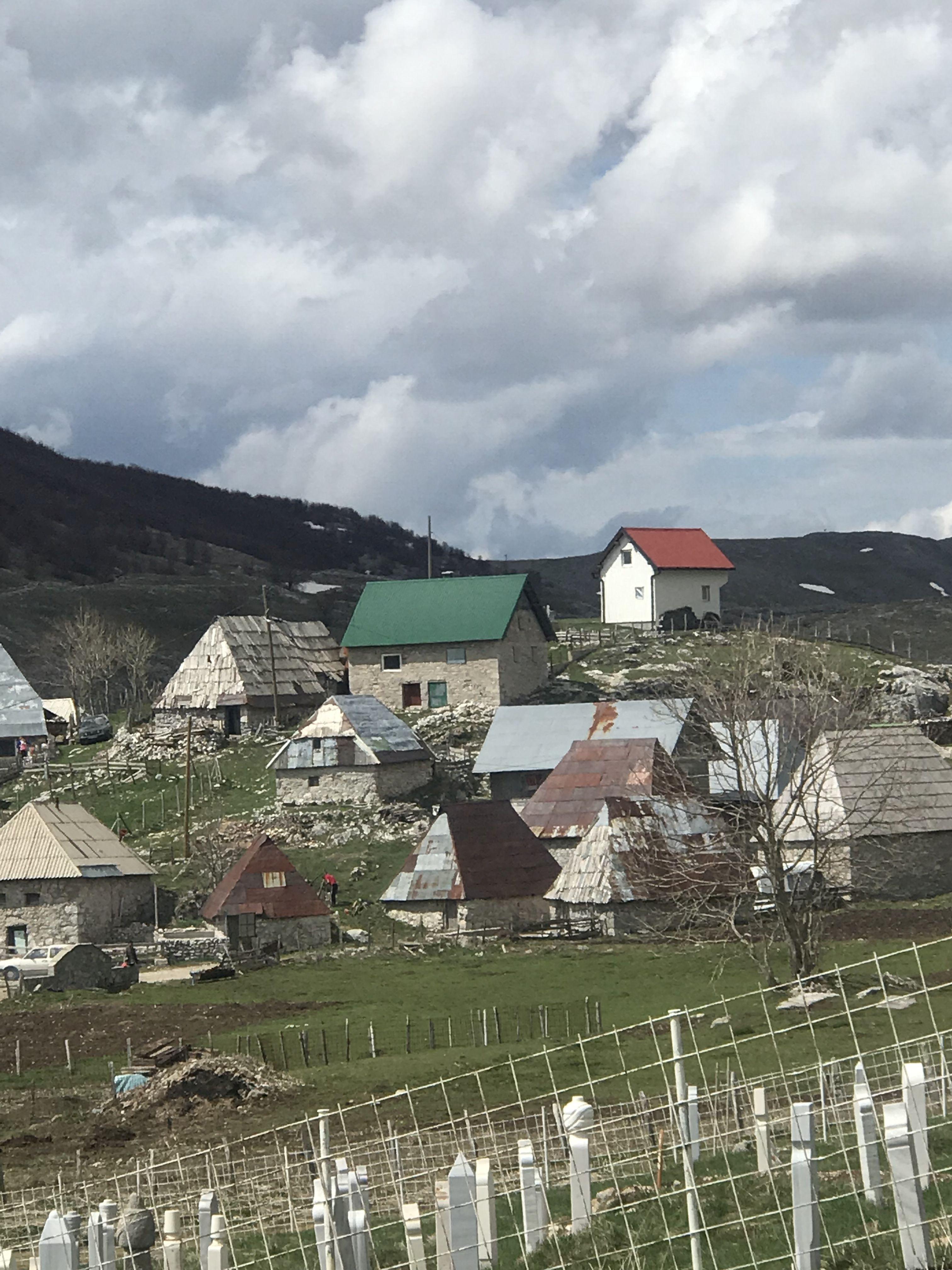 Mnogi građani odlučuju tu napraviti vikendicu - Avaz