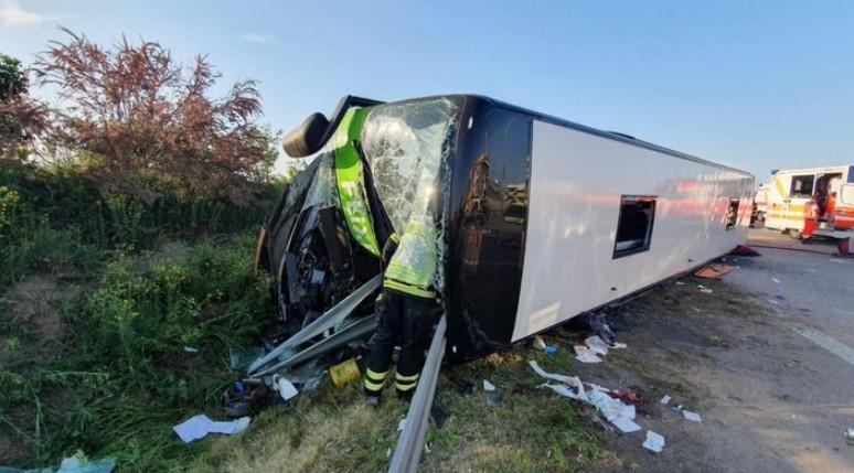 U autobuskoj nesreći u Njemačkoj poginula jedna osoba, više od 60 povrijeđenih