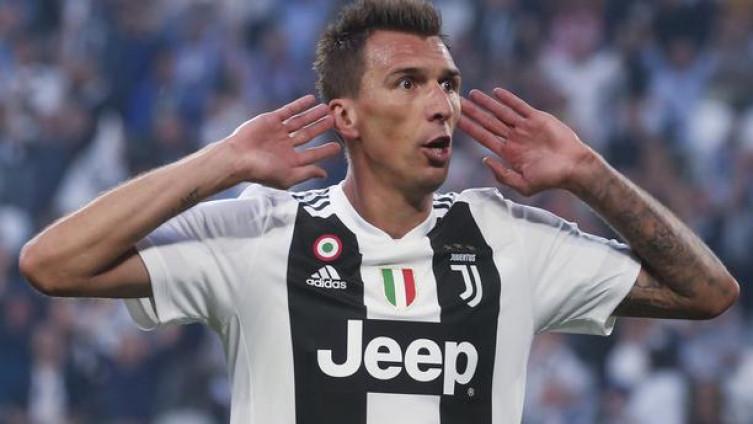 Mandžukić se u velikom transferu vraća u Bundesligu, ali ne u Bajern