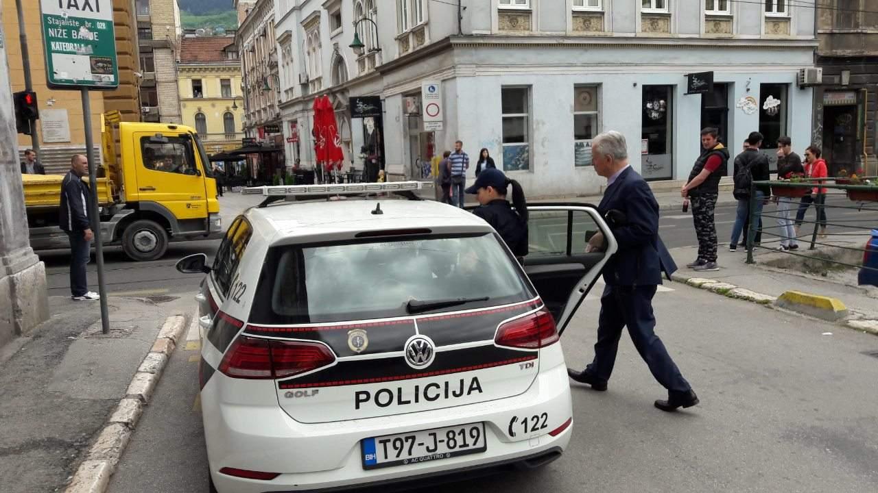 Migrant iz ruke oteo mobitel Sarajliji, policajci ga sustigli i uhapsili