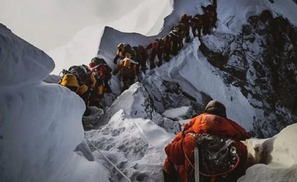 Skupina planinara na Mont Everestu - Avaz