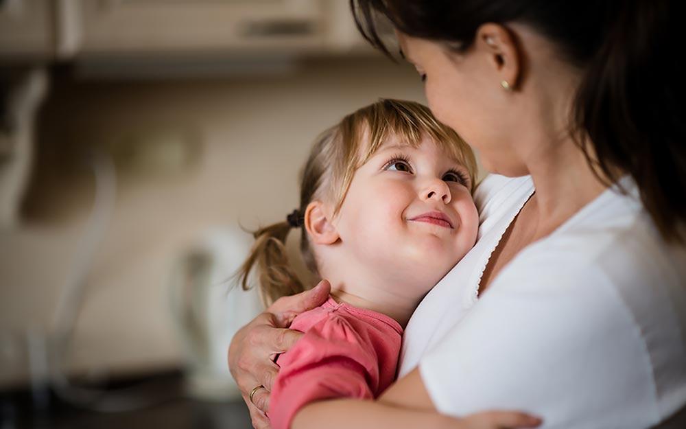 U dobi od šest mjeseci pa do tri godine dijete se jako veže za majku - Avaz