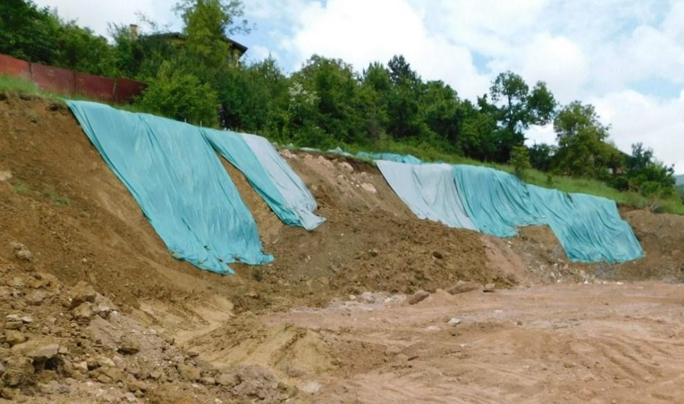 Povodom izjave Bisića i Kučevića, koji tvrde da su upozorili nadležne na moguće obrušavanje tla, reagirala Općina Vogošća