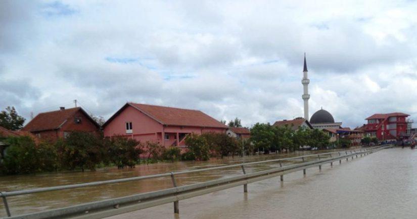 Zaplavile priobalna naselja, saobraćaj se odvija otežano - Avaz