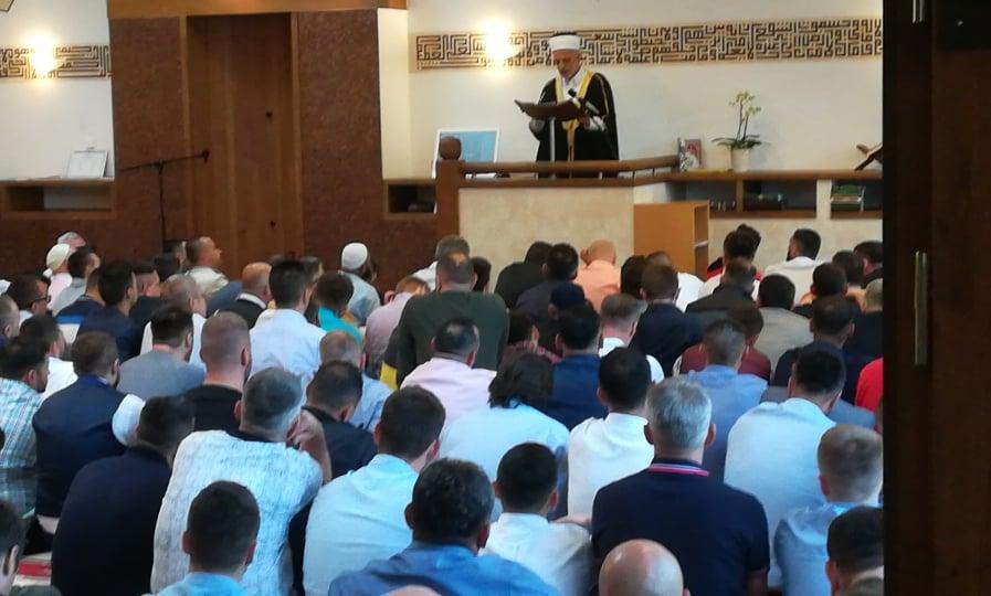 U Islamskom centru u Štutgartu bajram-namaz klanjalo više od 2.300 vjernika