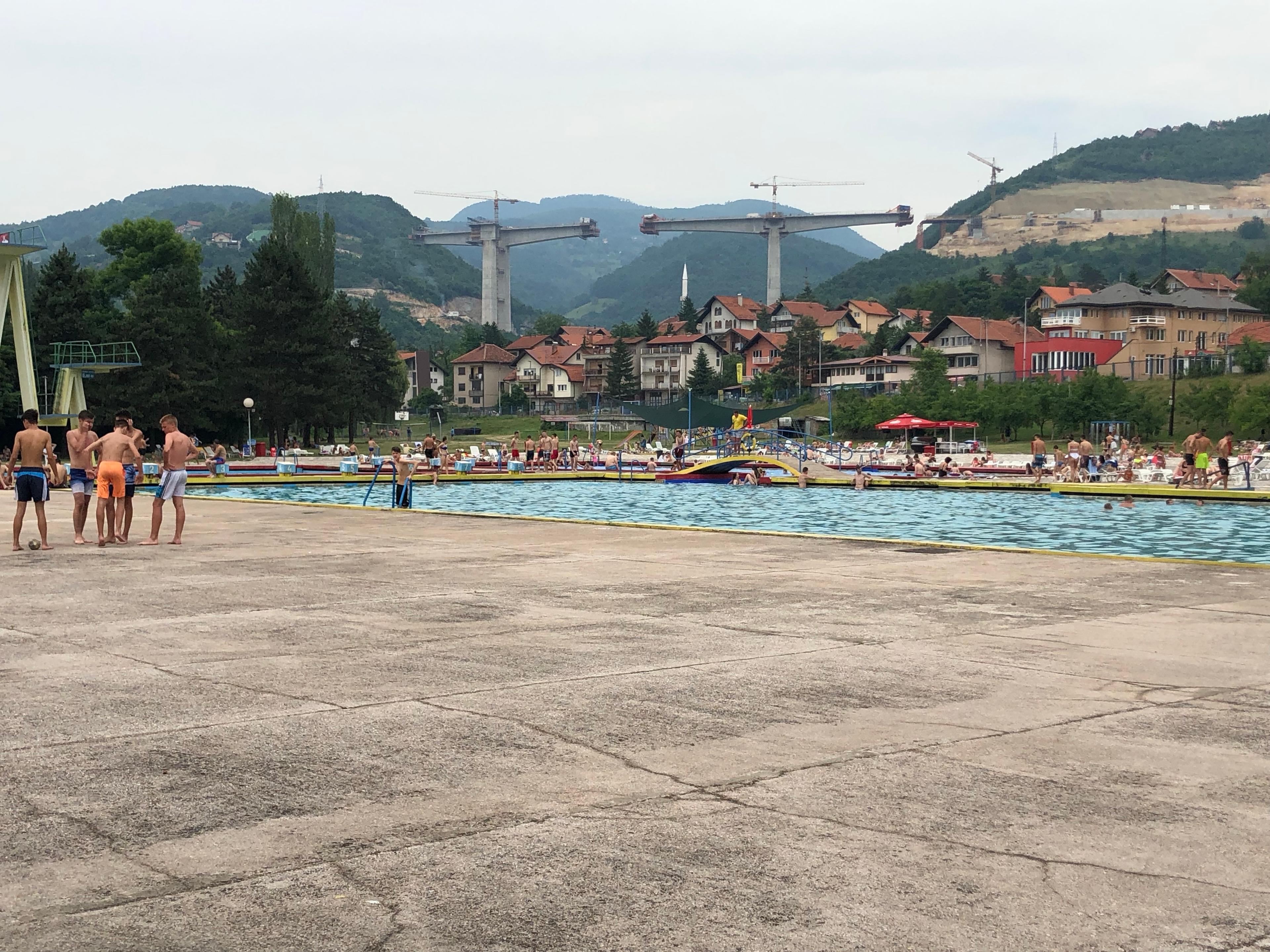 Posjetioci uživaju kupajući se u bazenima - Avaz