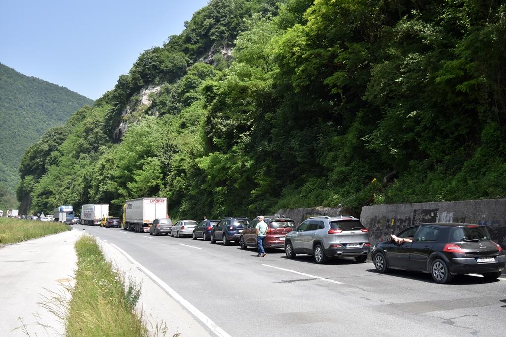 Stajanje jednog kamiona s cisternom ili hladnjačom koja mora raditi nekoliko sati, košta 100 eura - Avaz