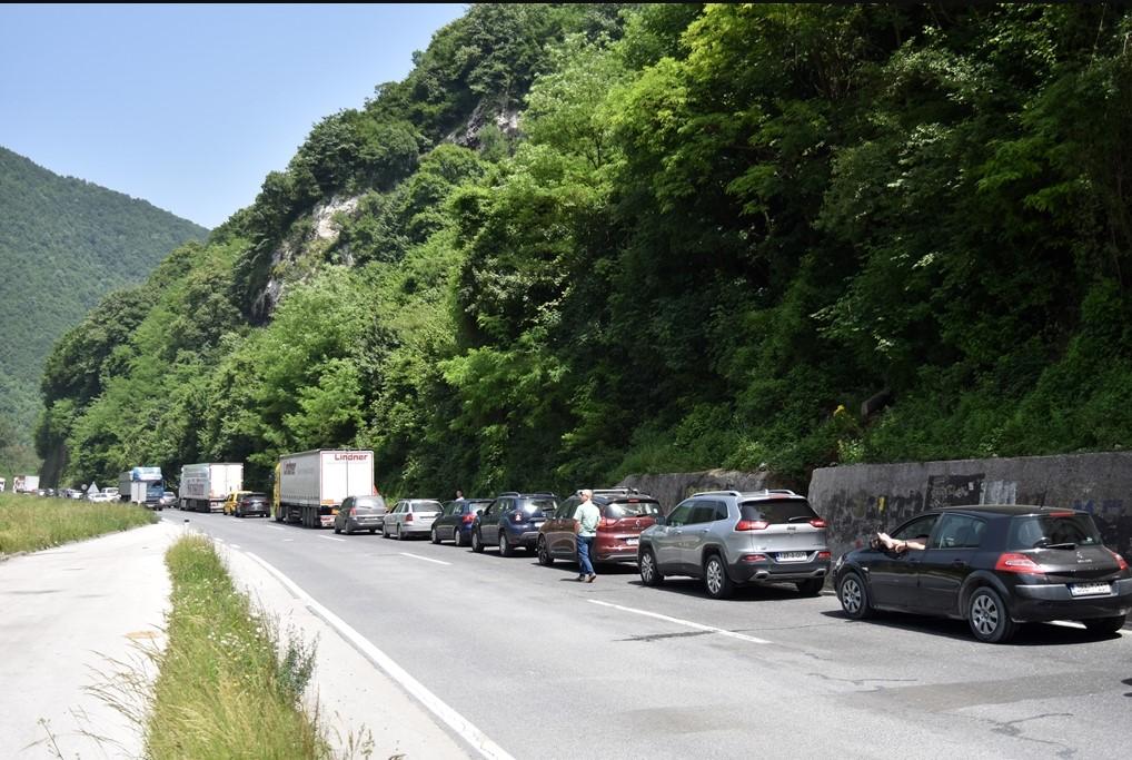 Stajanje jednog kamiona s cisternom ili hladnjačom koja mora raditi nekoliko sati, košta 100 eura - Avaz