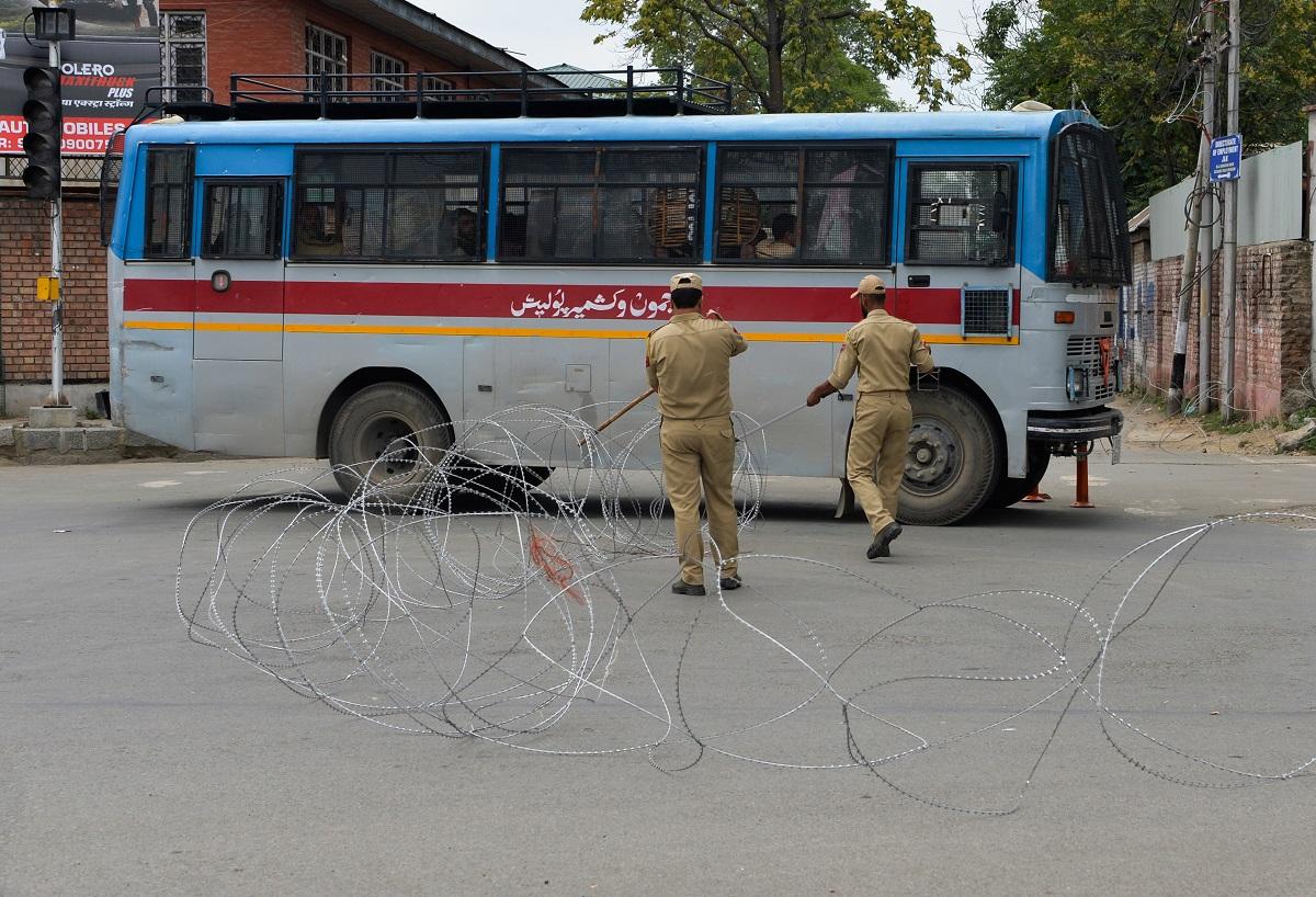 Pakistan protjeruje indijske diplomate, suspendira trgovinu