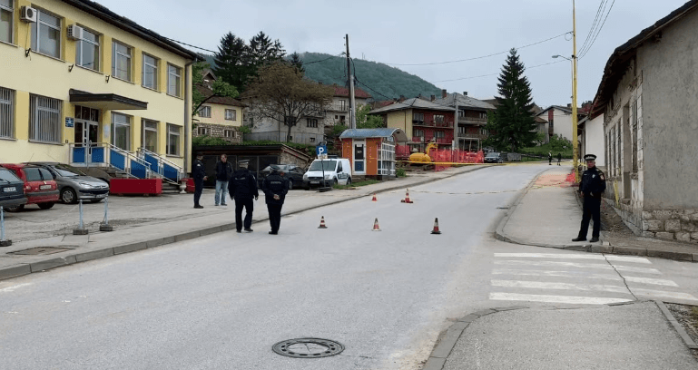 U Vlasenici pronađene znatne količine vatrenog oružja i municije