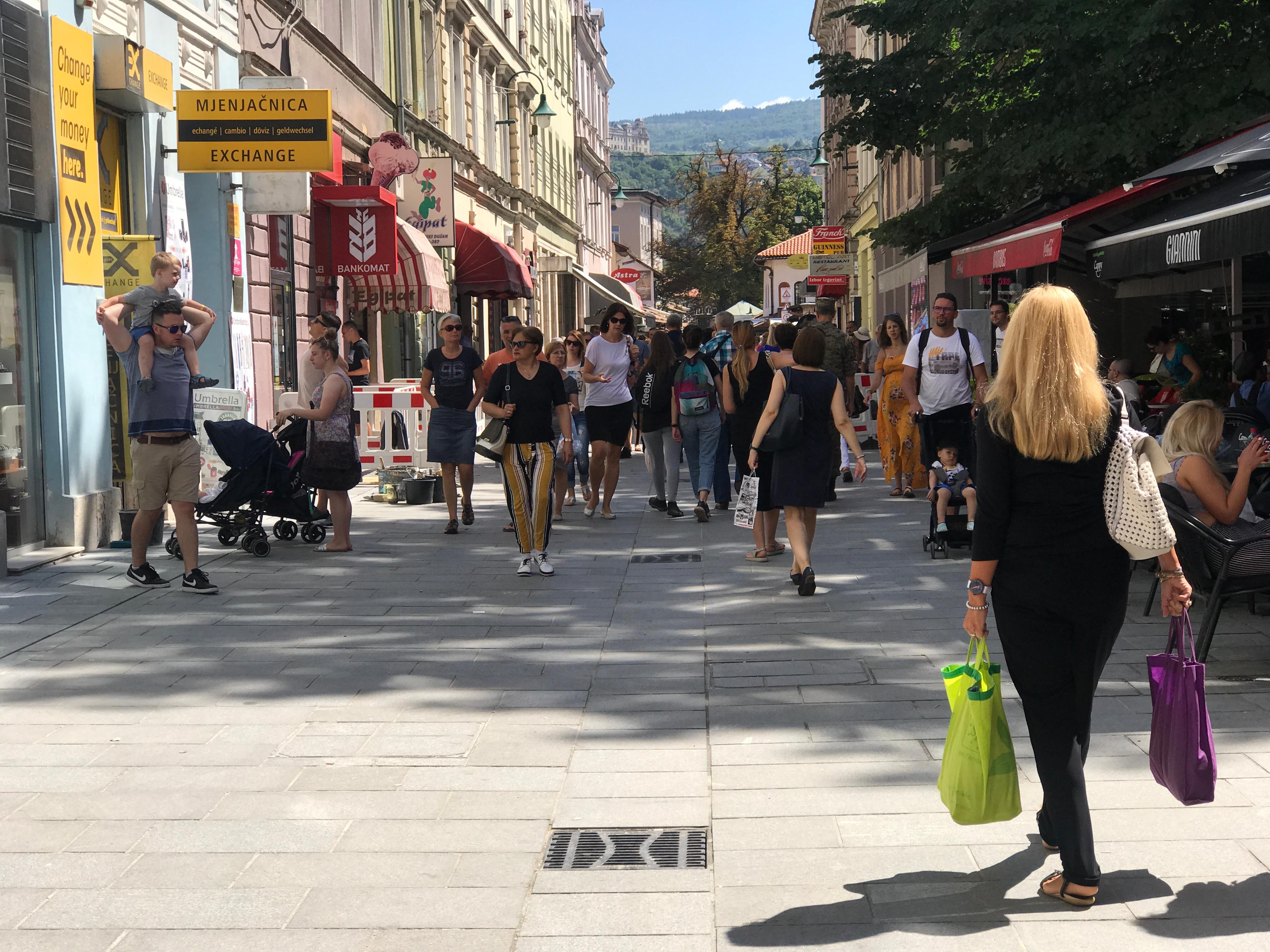 Danas počinje isplata dječijeg dodatka, naknada porodiljama i korisnicima socijalnih davanja