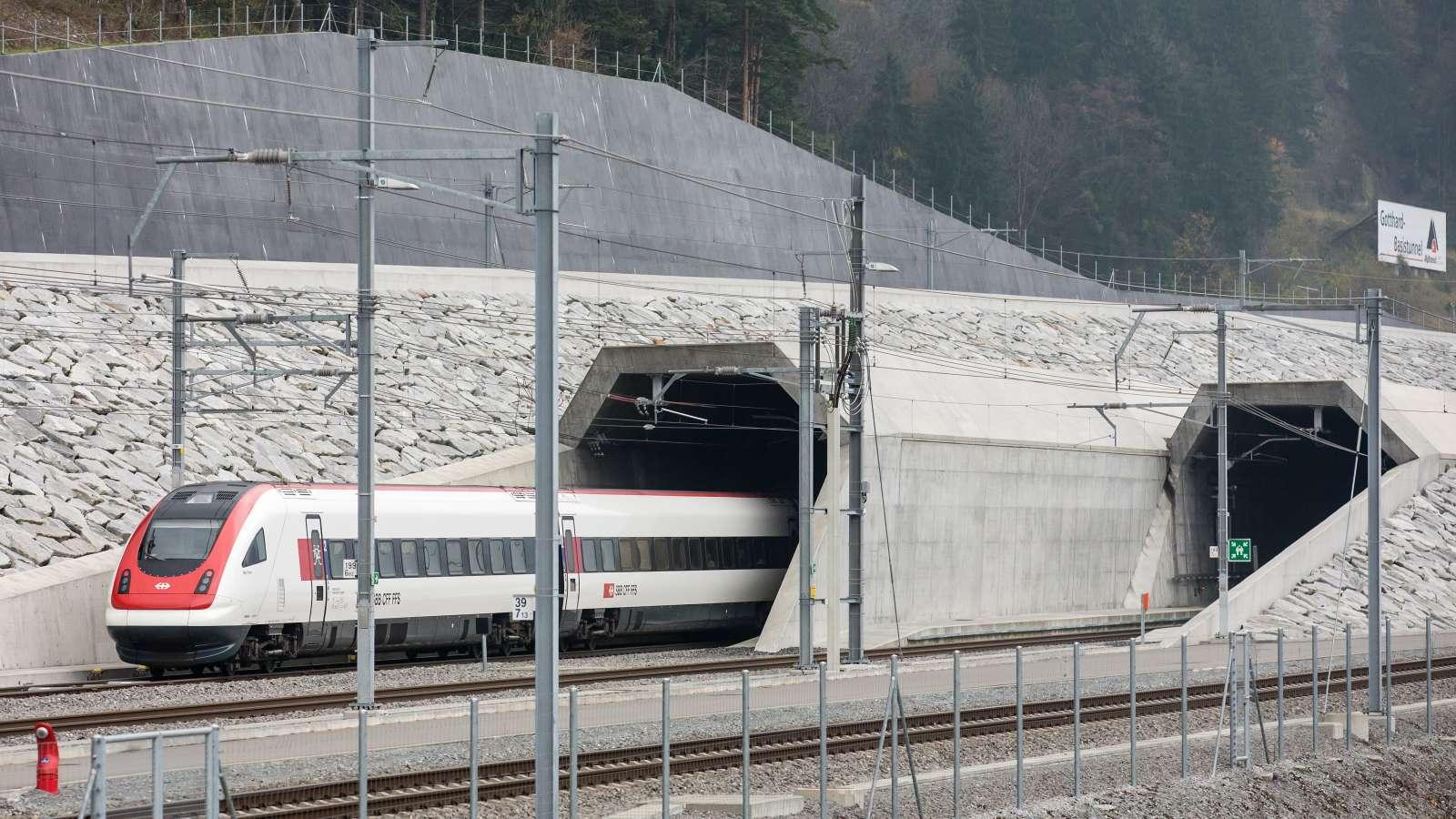 Kada je u Švicarskoj otvoren najduži tunel na svijetu, rođeni su Nikola Kojo i Johan Bah