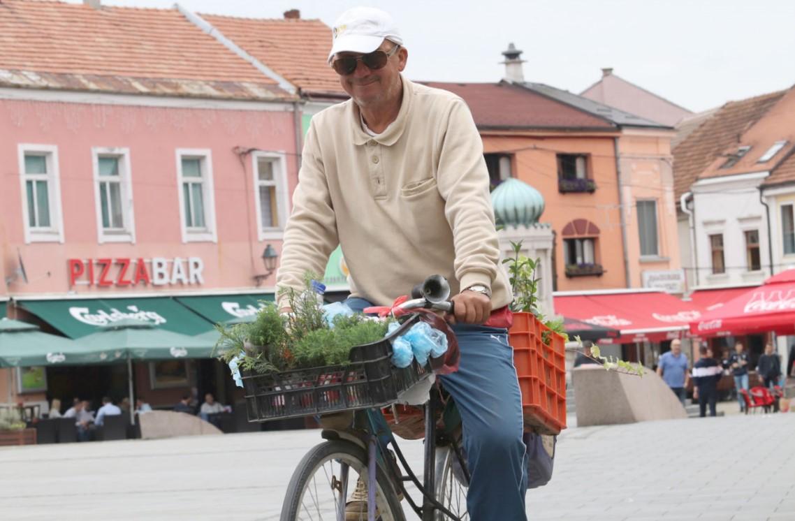 Ulice u Tuzli pune šetača - Avaz