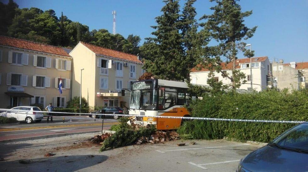 Pišonja i Žuga u Dubrovniku: Ukrali autobus, slupali ga, pa pobjegli