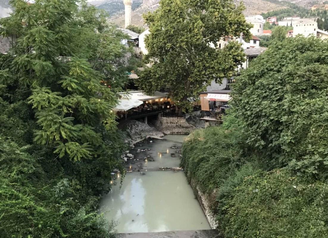 U Mostaru došlo do onečišćenja Radobolje, Starim gradom se širi smrad