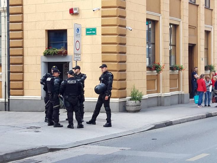 Pronađen arsenal oružja u centru Sarajeva: Oduzeti puške, automat, bombe...