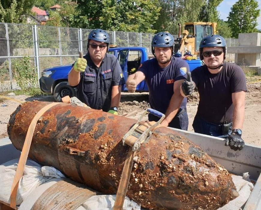 Deaktivirana i treća aviobomba iza Sivog doma