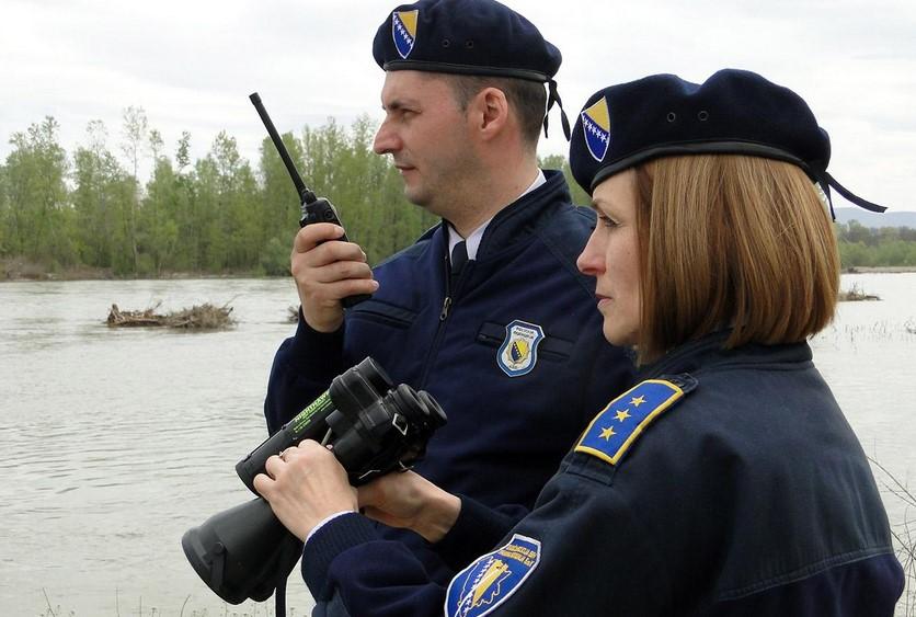 Granična policija: Prosječna plaća 900 KM - Avaz