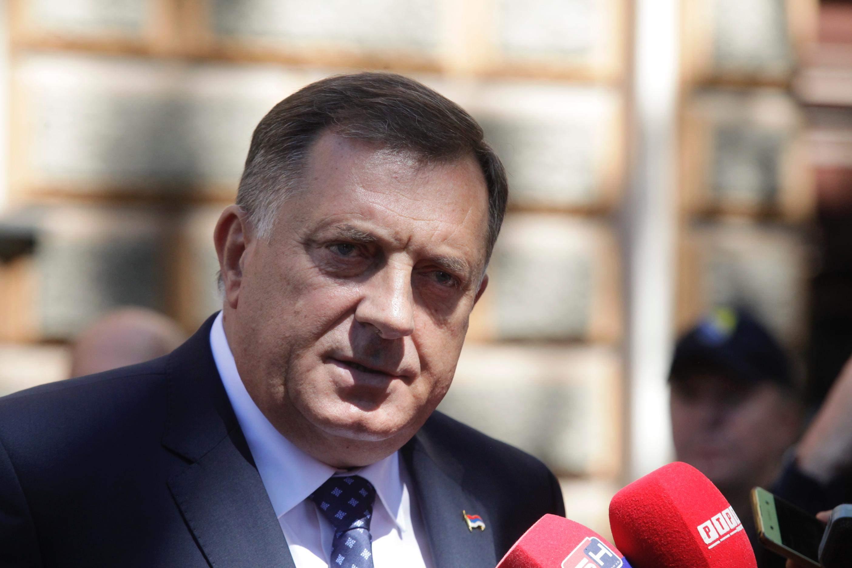 Dodik: Incko krši Ustav BiH