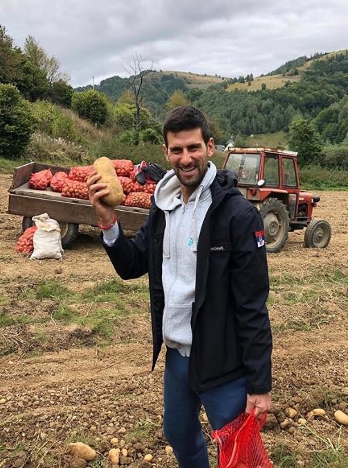 Skromni Nole zasukao rukave i zaradio krompir