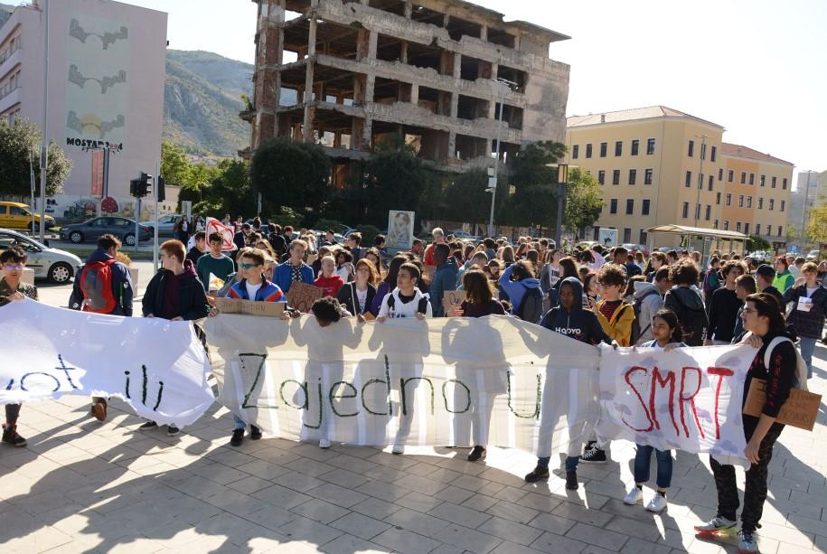 Izašli na ulice grada Mostara - Avaz