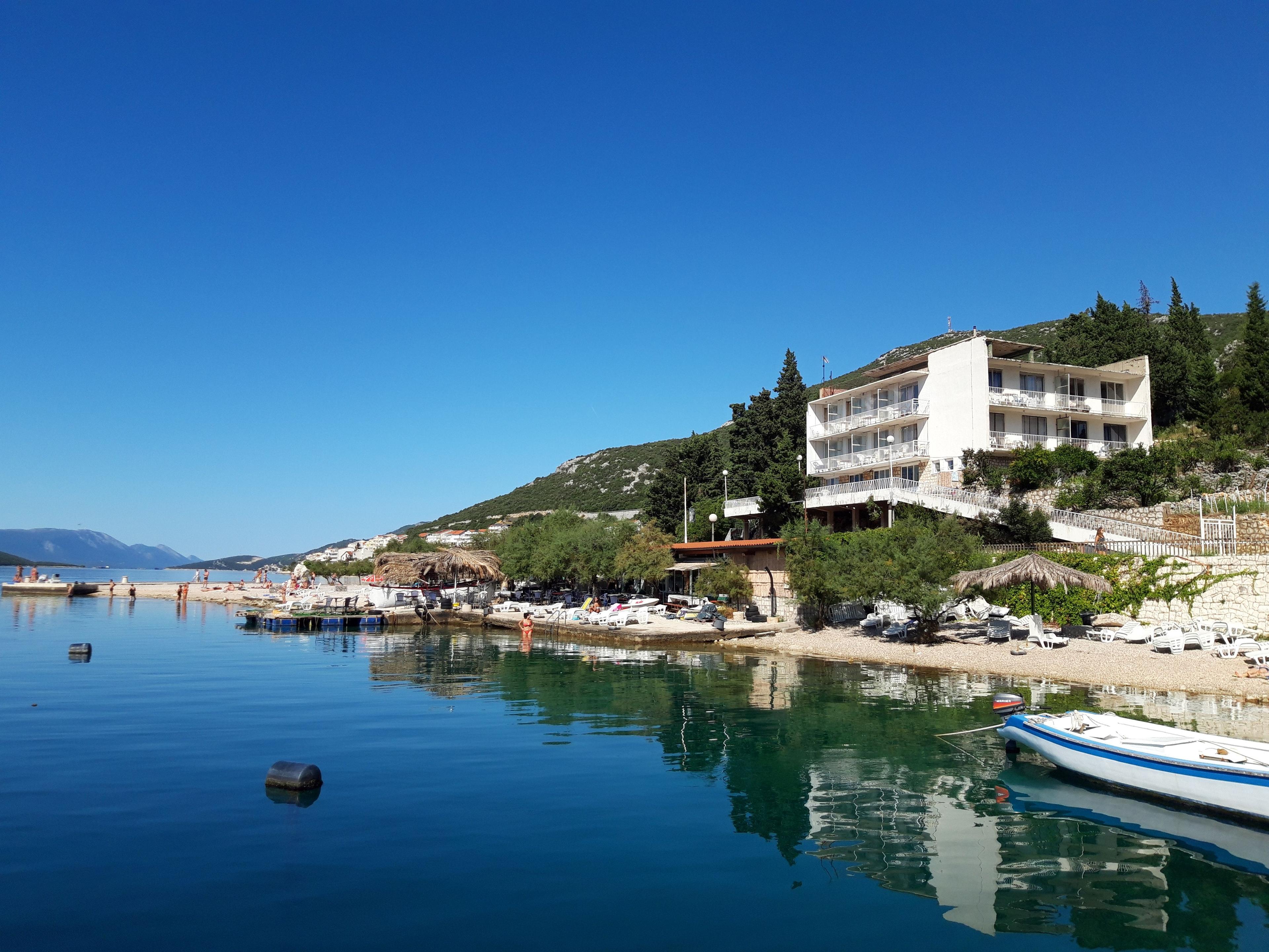 Neum jučer: Nažalost, ne rade restorani, dućani... - Avaz