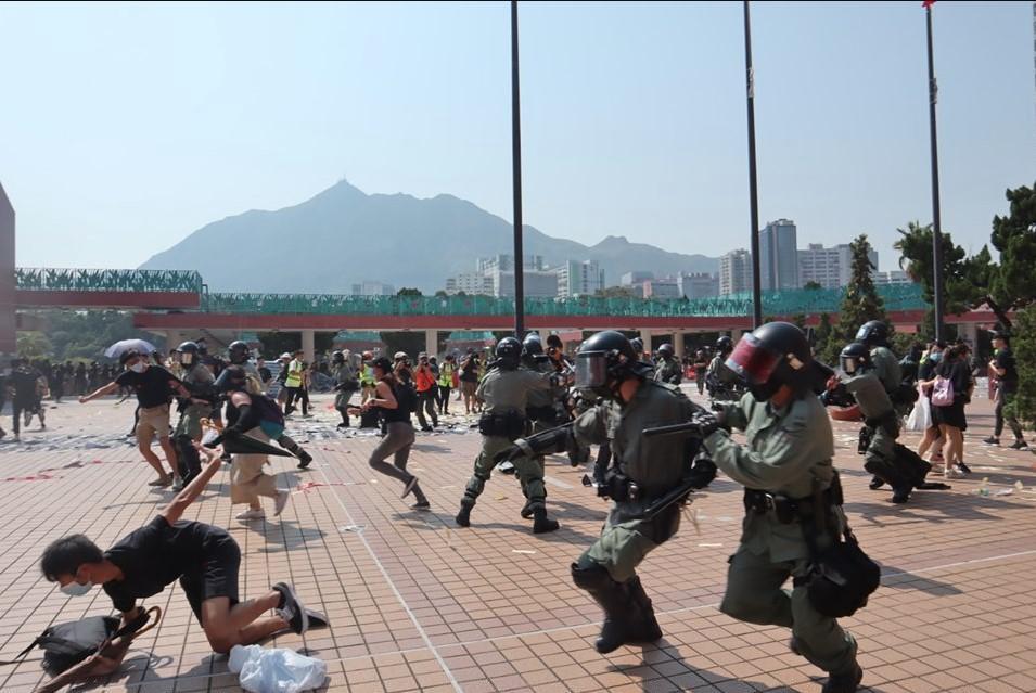 Demonstranti u Hong Kongu se sukobili sa policijom na Dan Kine