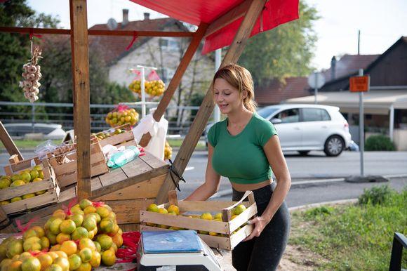 Svi žele njene mandarine - Avaz