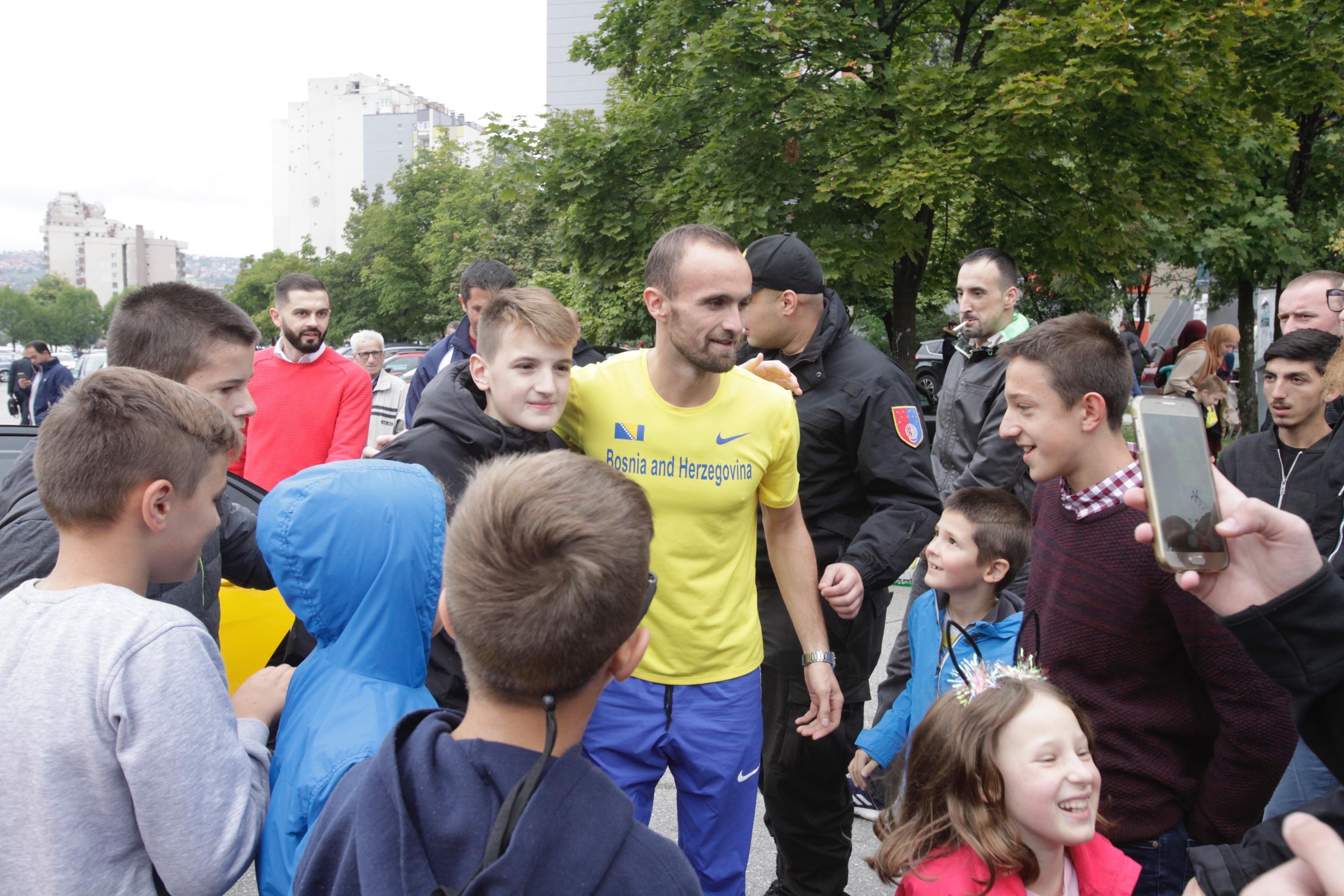 Amel Tuka po povratku u Sarajevo klanjao džumu u džamiji Kralj Fahd