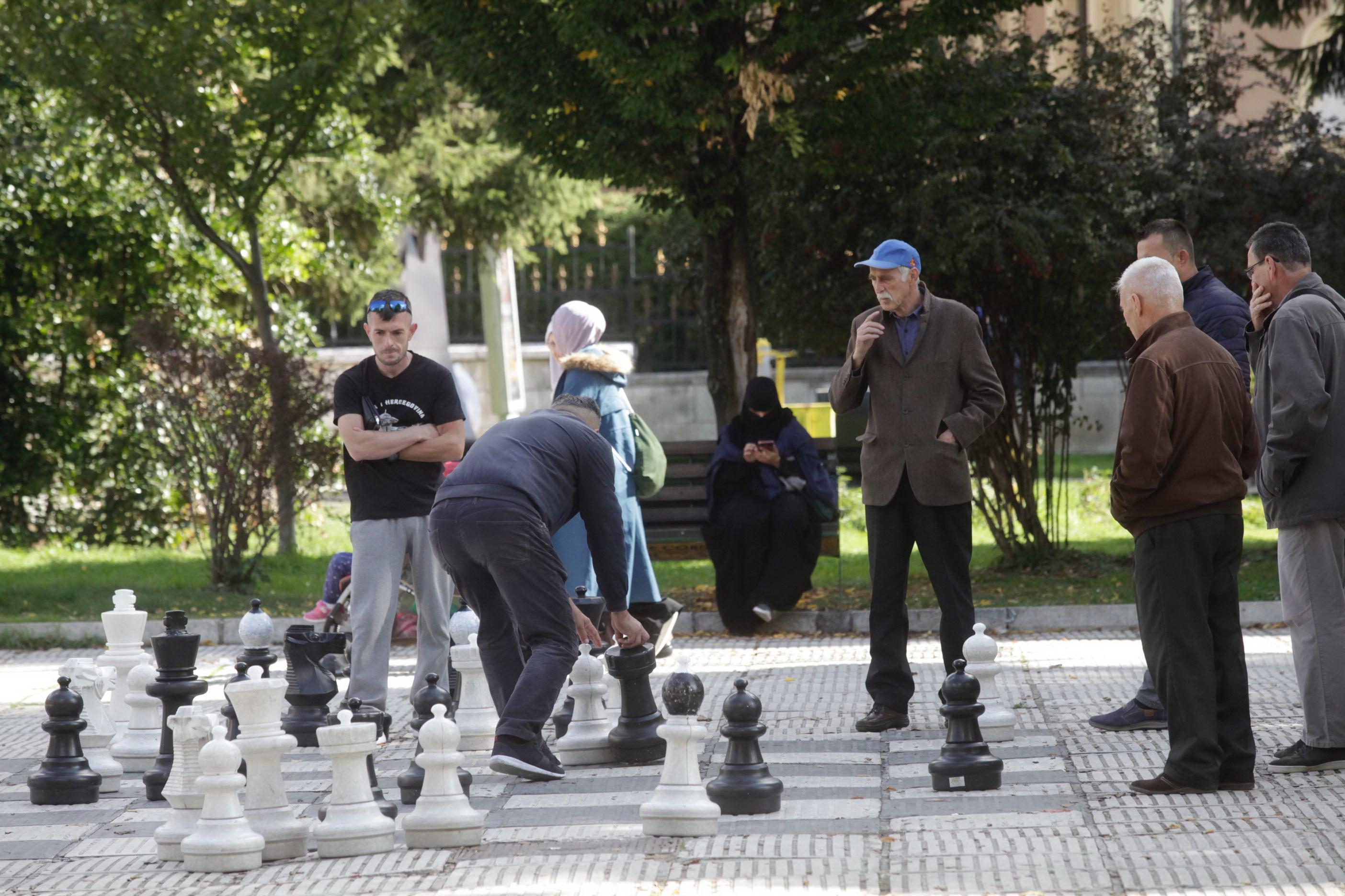 Centar Sarajeva prepun šetalaca i turista - Avaz