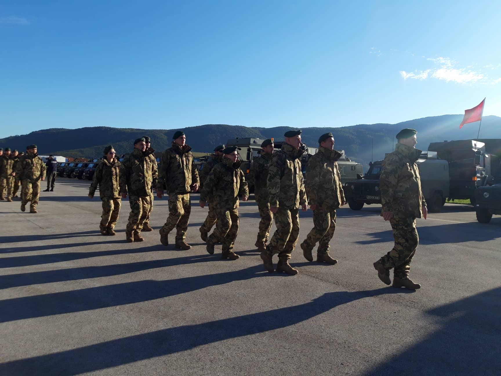 Postrojavanje EUFOR-ovih snaga - Avaz