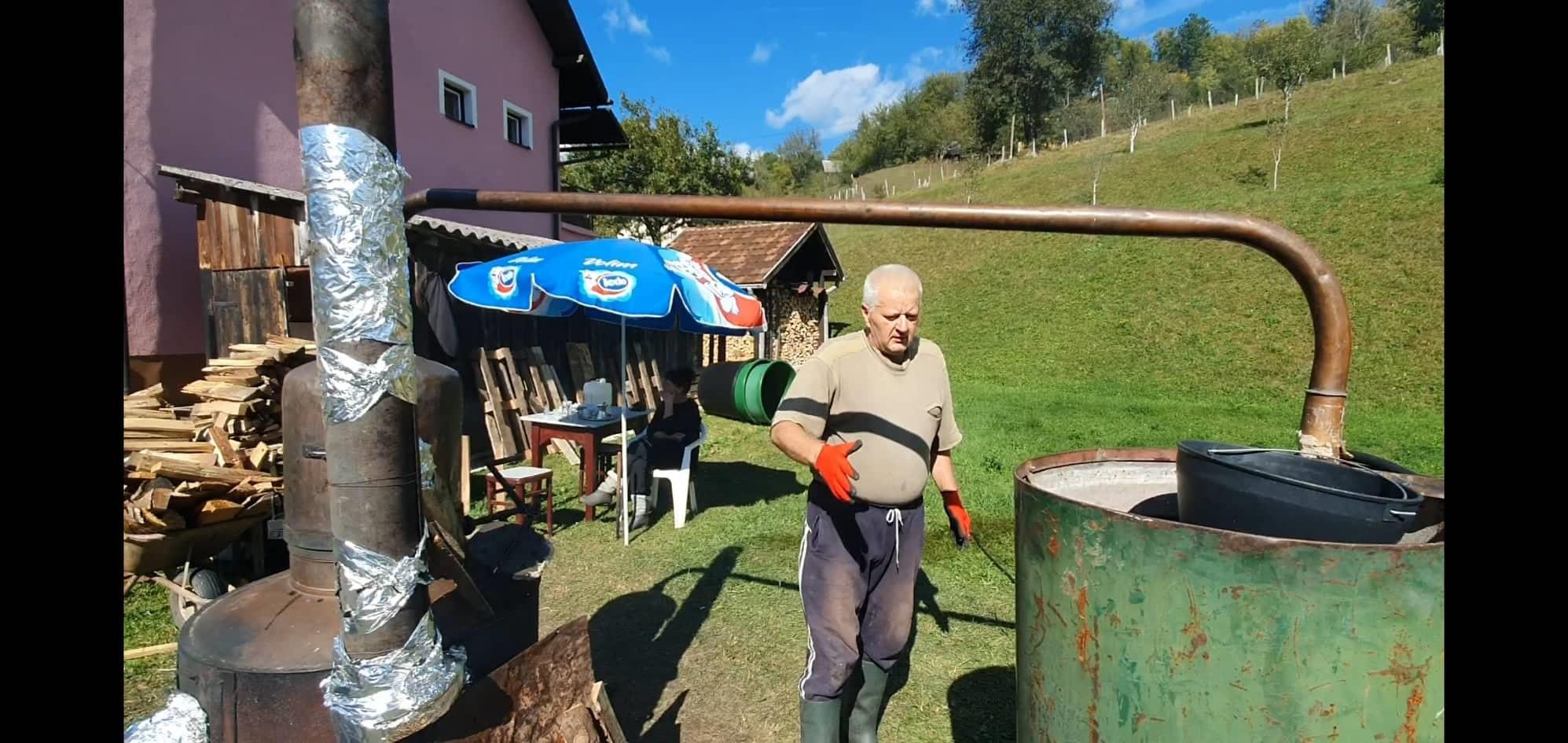 Kako se peče rakija: Dotjeraš veselu mašinu i udri