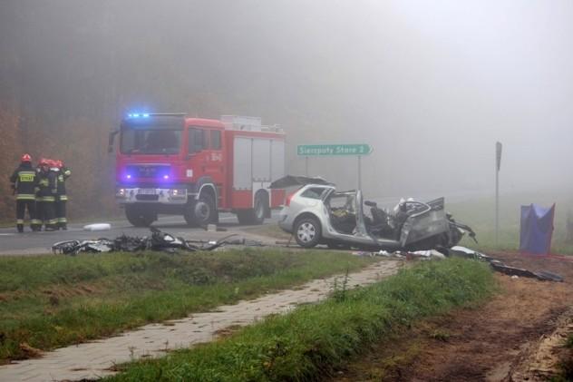 Smrskani automobil u kojem su se nalazili nesretni mladići - Avaz