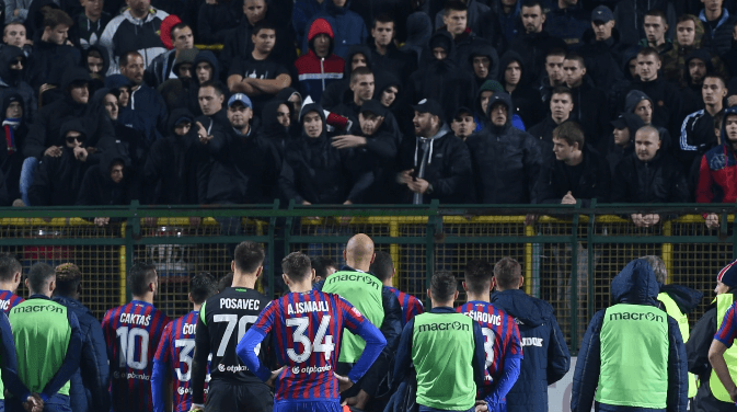 Nakon još jedne neugodnosti "Torcida" postrojila igrače Hajduka