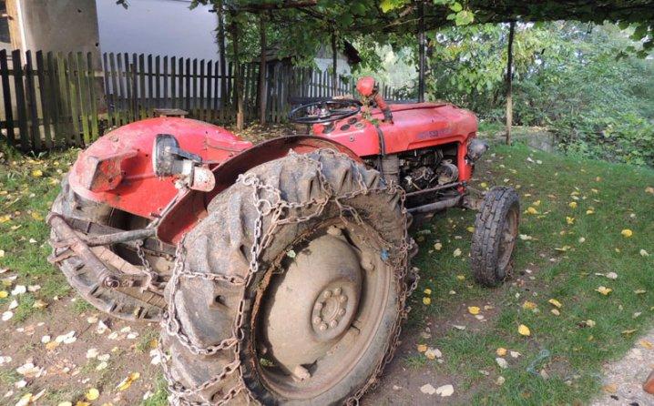 Nesreća kod Konjica: Točak traktora zahvatio nogu vozača