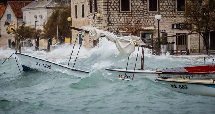 Dalmacija se ponovo sprema za oluju, izdat crveni meteoalarm