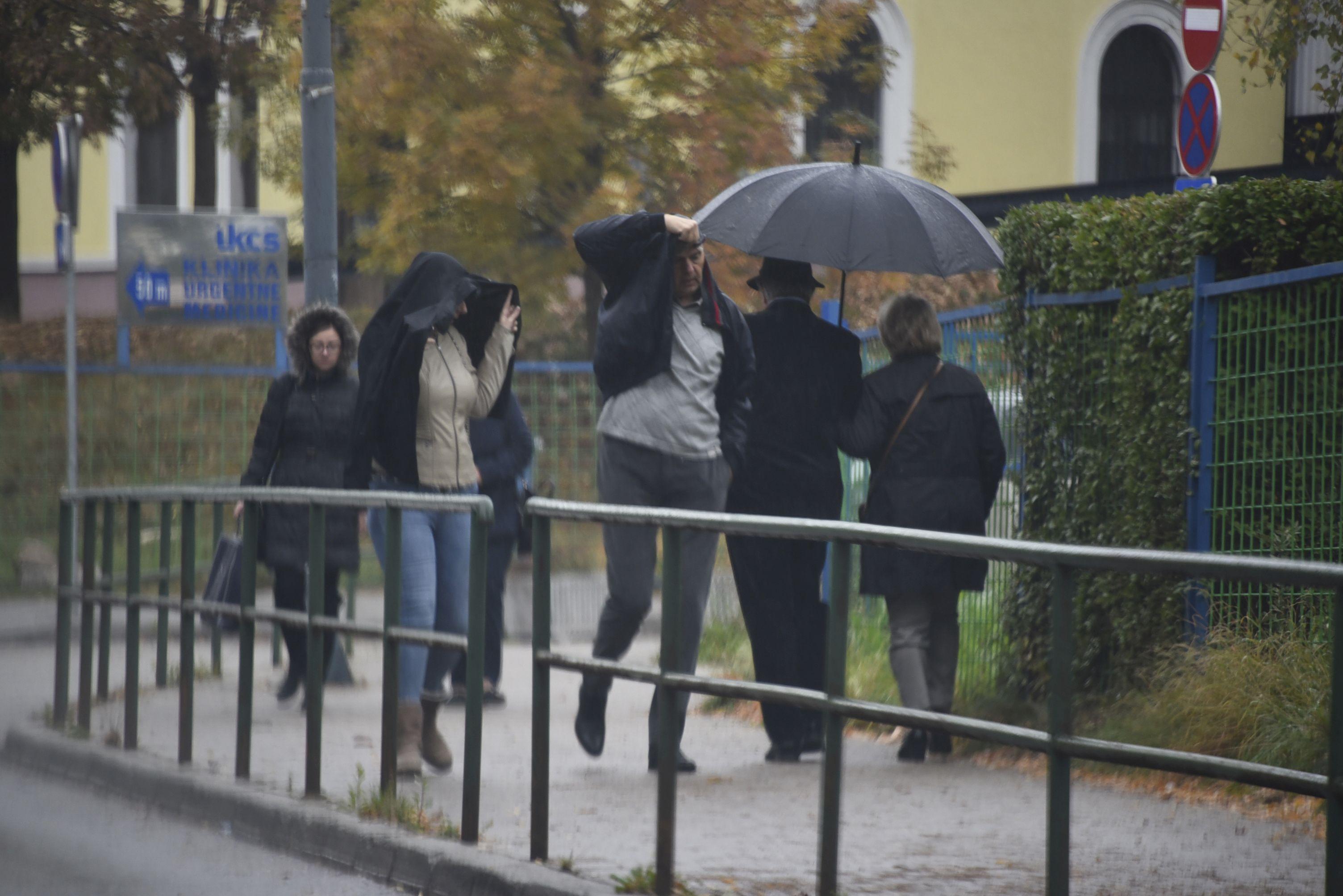 Upaljen narandžasti meteoalarm: Večeras jaki udari vjetra, do 80 kilometara na sat