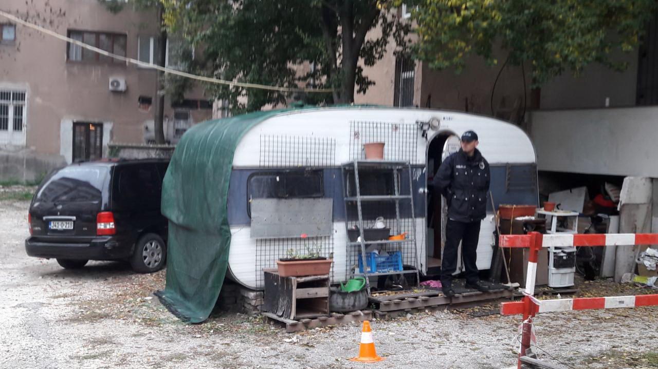 Kamp-prikolica ispred koje se dogodio incident - Avaz