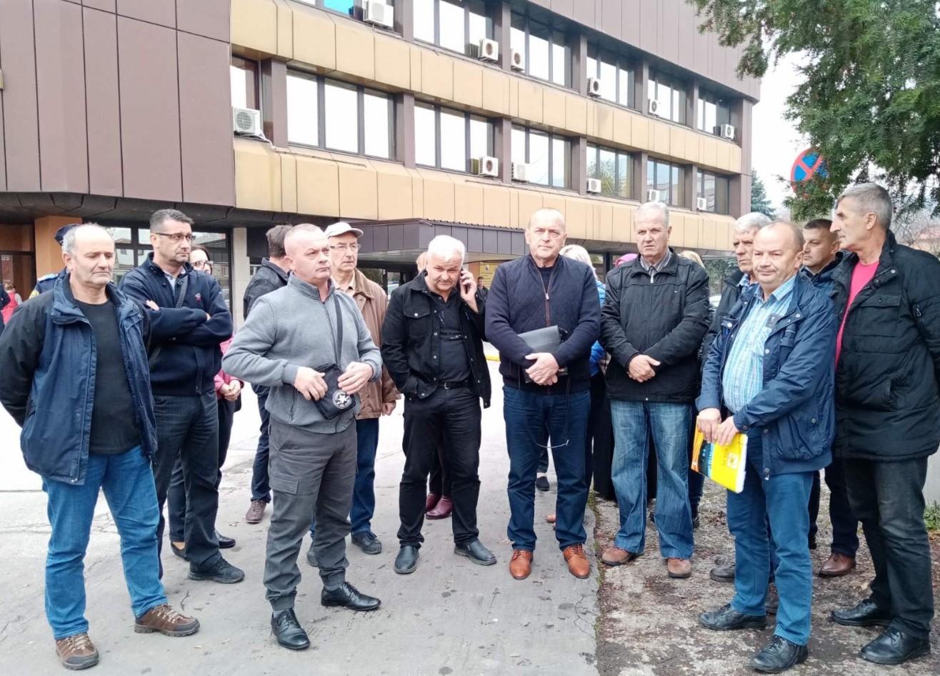 Organizirani mirni protesti ispred Vlade i Skupštine ZDK - Avaz