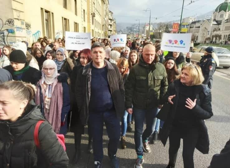 Nakon protesta studenata oglasio se dekan Stomatološkog fakulteta