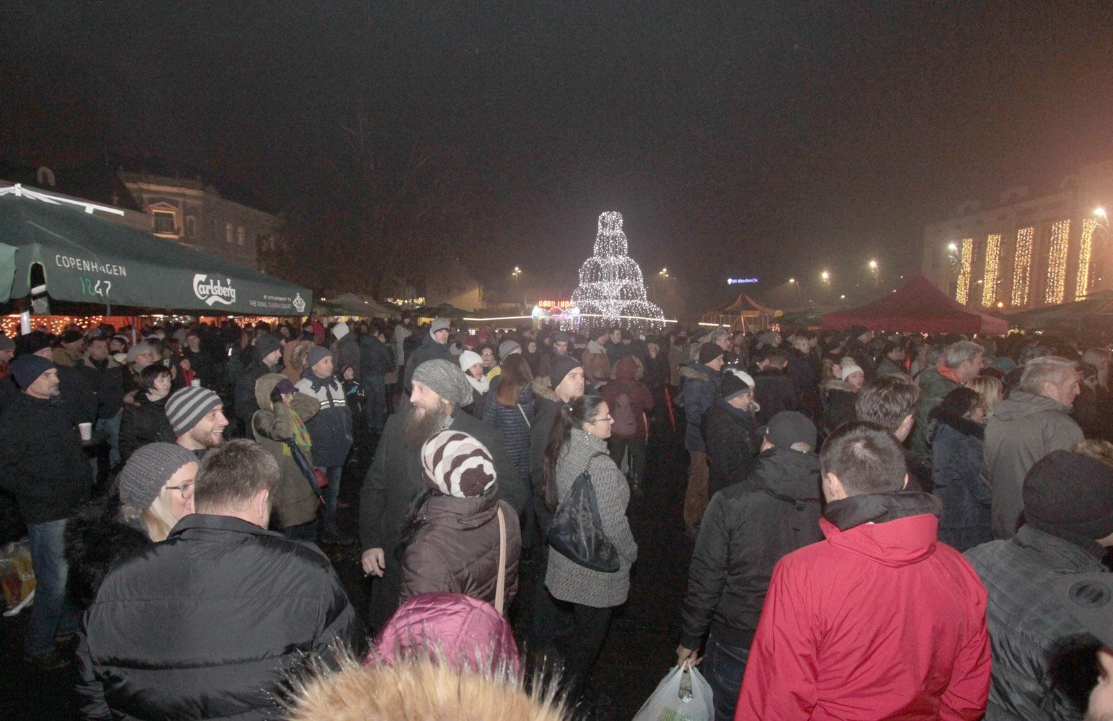 Koncertom "Bombaj štampe" otvoren "Zimsko grad" u Tuzli - Avaz