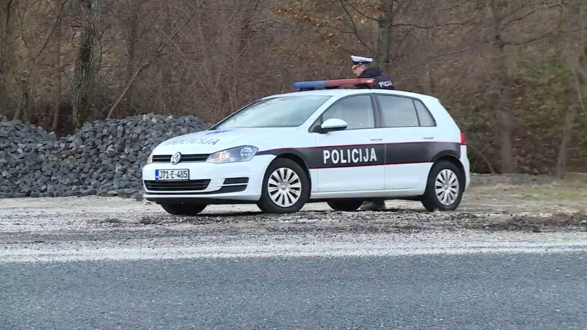 Kakvi su ovo muškarci: Pretukao radnicu zbog paketića žvaka!