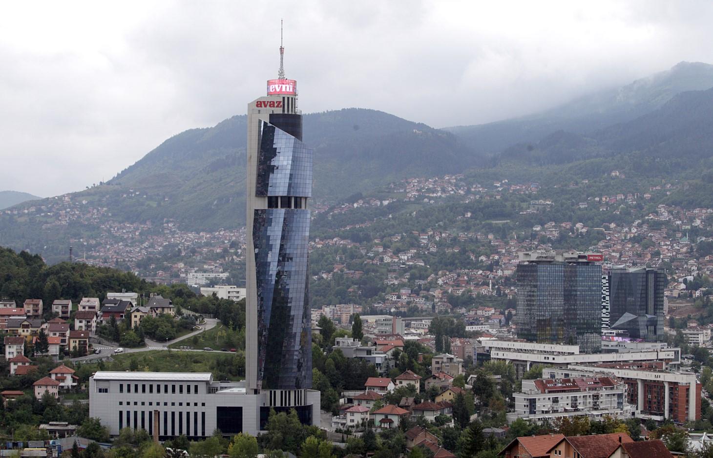 Turisti okupirali "Avaz Twist Tower": Oduševljeni pogledom s najviše zgrade u regionu