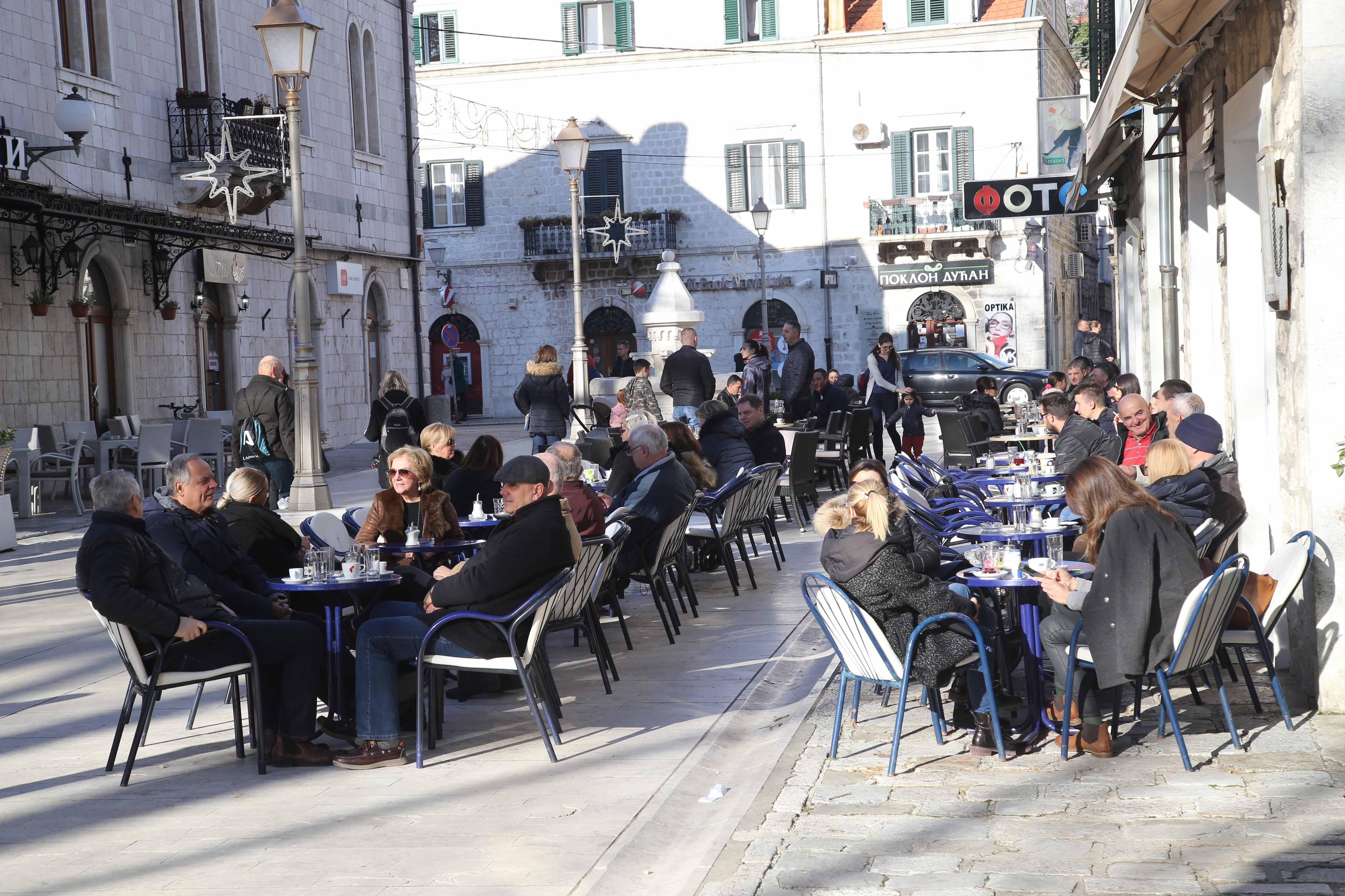 Trebinjci se ne odriču kafe na otvorenom